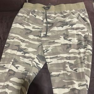 Camo leggings